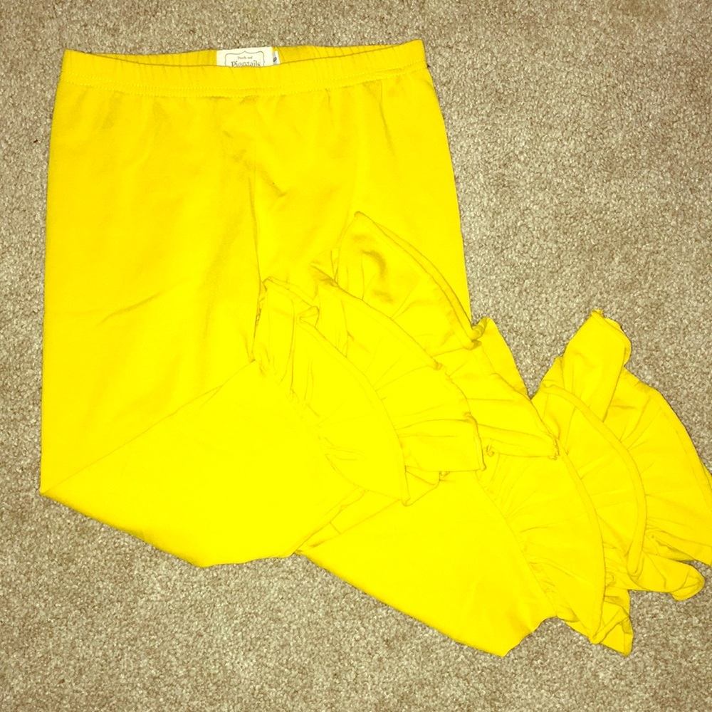 Very cute ruffle legging